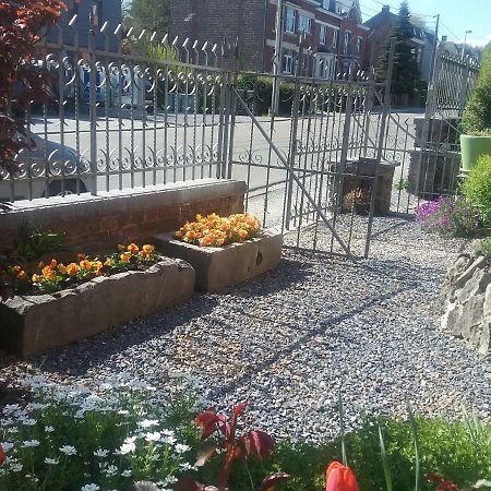 B&B Au Jardin Fleuri Marche-en-Famenne Eksteriør bilde